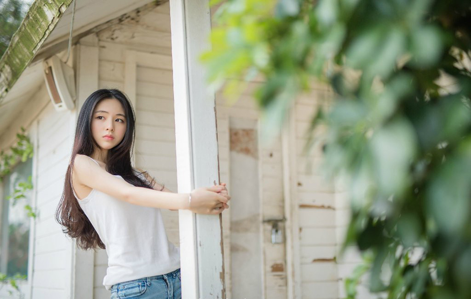 别抱怨生活的无聊生活嘛，就是无聊中自己找些乐子。我可以被打败但我不允许自己爬不起来。